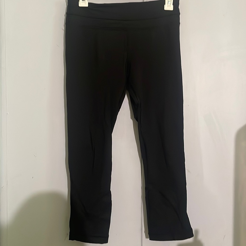 Lululemon pace rival crop
